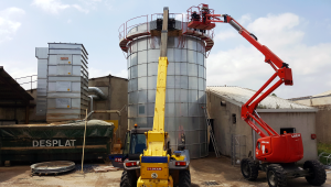 Silo métallique pour stocker les copeaux de bois